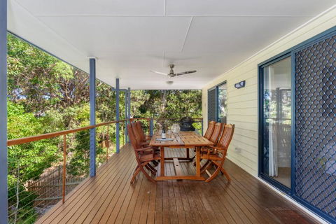 12 Ibis Court Highset Beach House With Natural Bushland Gardens & Covered Decks - Accommodation Asia 6