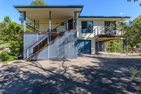 12 Ibis Court Highset Beach House With Natural Bushland Gardens & Covered Decks - Accommodation Asia 5