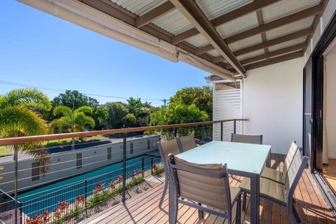 Unit 4 Rainbow Surf Modern Double Storey Townhouse With Large Shared Pool Close To Beach & Shop - Accommodation Asia 6