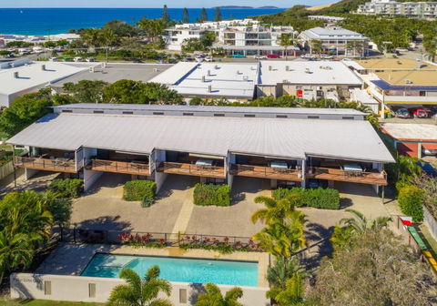 Unit 4 Rainbow Surf Modern Double Storey Townhouse With Large Shared Pool Close To Beach & Shop - Accommodation Asia 1