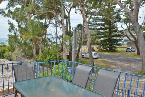5 Ocean Breeze Shoal Bay Avenue Fabulous Location Opposite Shoal Bay Beach! - Accommodation Guide 0