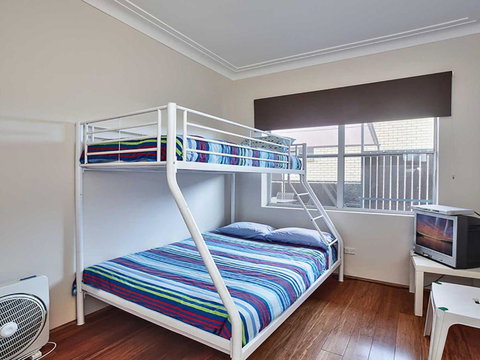 Banyan 14 Montevideo Parade Spacious Three Bedroom Pet Friendly Property With Air Con - Accommodation Guide 5