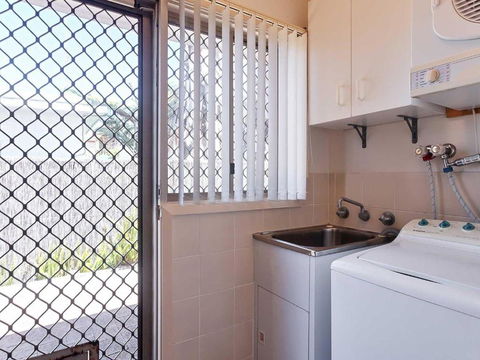3 Ambleside 9 Shoal Bay Avenue Air Con WIFI & Close To The Water & Shoal Bay Shops - Accommodation Guide 6