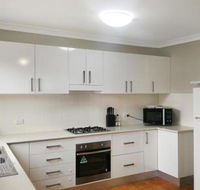 Large 5 Bedroom House with Wifi  Netflix Close to Taronga Western Plains Zoo - Accommodation Asia