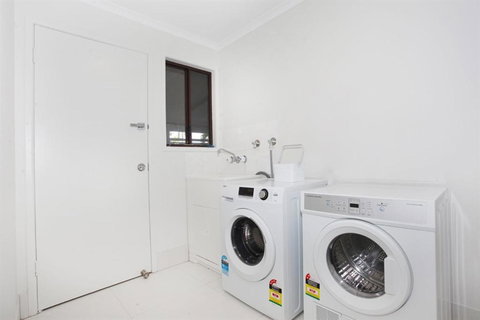 FABULOUS HOLIDAY HIDEAWAY COOLUM BEACH - Accommodation Asia 5