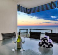 Oceana Darwin Central Oceanfront 3 bedroom 2 Lounge Room Pool Gym Tennis Court Sleeps 9 - Accommodation Asia