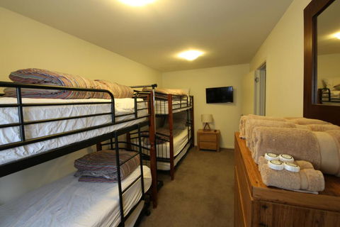 Silver Springs - Accommodation Guide 6