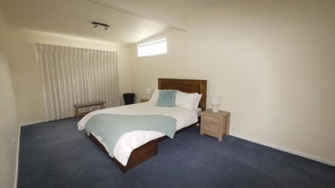 Position On Alexander - Accommodation Asia 4
