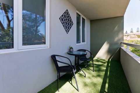 SEA BREEZE â€“ Between Cottesloe Beach & Swan River - Accommodation Guide 7