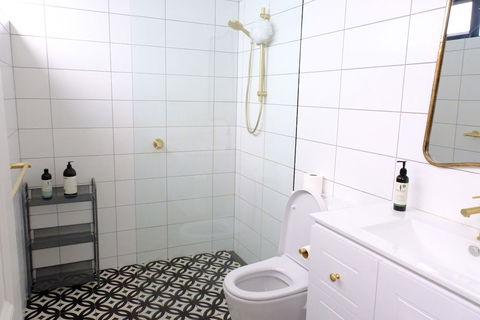 White House - Accommodation Asia 1