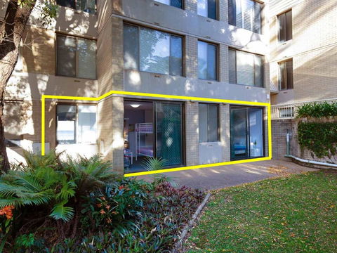 4 Harbourside 3 7 Soldiers Point Road Ground Floor On The Waterfront - Accommodation Asia 4