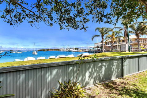 Sunset Beach House Soldiers Point Sleeps 9 - Accommodation Asia 3