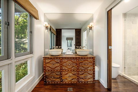 Dual Living Amongst The Rainforest Little Cove - Accommodation Asia 6