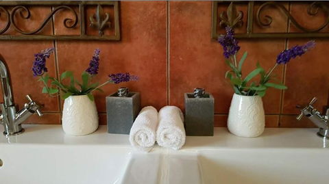 Barossa Glen Henris Cottage Bed & Breakfast - Accommodation Asia 2
