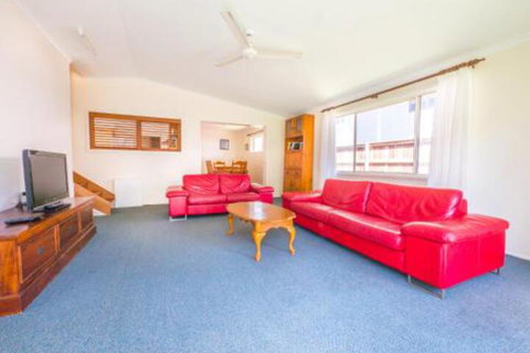 Ngungun Street 10 Dicky Beach - Accommodation Guide 3