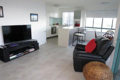 Deepwater Cove Unit 7 68 Lower Gay Terrace Bulcock Beach - Accommodation Asia 3