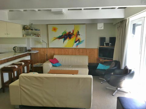 5 Maisonettes - Accommodation Guide 6