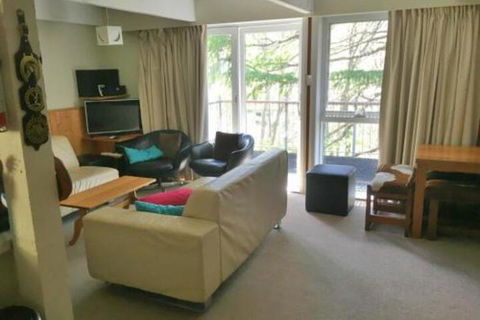 5 Maisonettes - Accommodation Guide 0