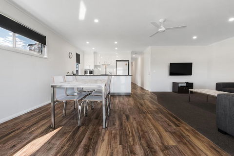 Moama Waters - Accommodation Guide 1