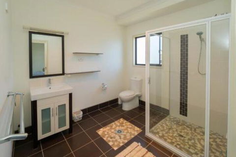 Blue Water Retreat Upstairs - Accommodation Asia 3