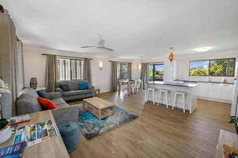Comfy & Cosy (Upstairs) - Accommodation Guide 3