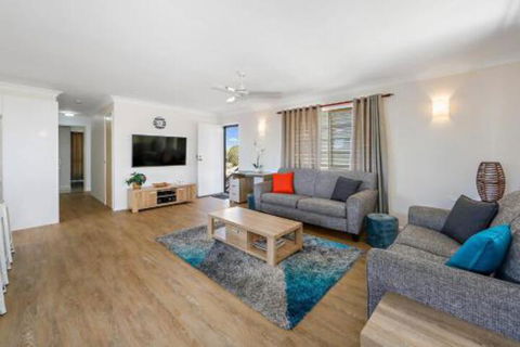 Comfy & Cosy (Upstairs) - Accommodation Guide 0