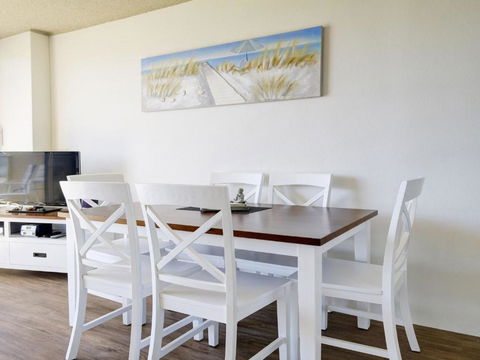 Ebbtide 3 On Main Beach! - Accommodation Asia 4