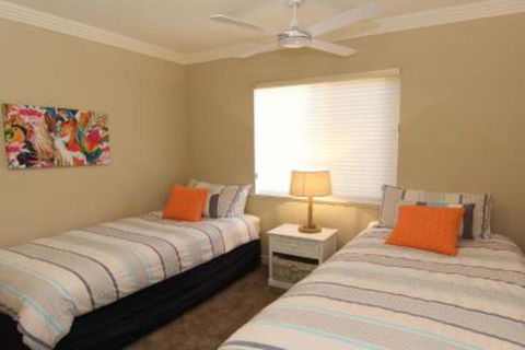 Whitesands 301 Main Beach Location - Accommodation Asia 5