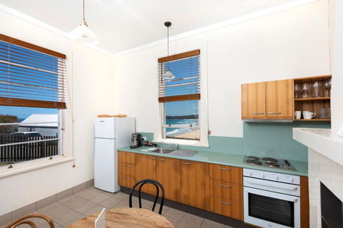 Seal Rocks Lighthouse Cottages - Accommodation Asia 5