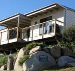 KINGFISHER COTTAGE Beachfront at the Binalong Bay - Accommodation Asia
