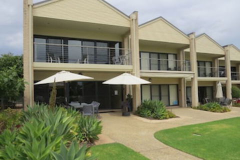 Elsinor Townhouse 10 Mulwala - Accommodation Guide 0