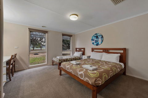 Mulwala Lakeside Waterfront - Accommodation Guide 2