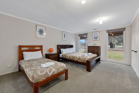 Mulwala Lakeside Waterfront - Accommodation Guide 6