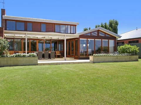 Lake House 61 Mulwala - Accommodation Guide 1