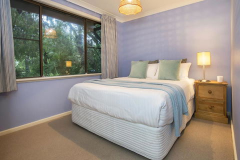 Tranquil Waters - Accommodation Guide 6