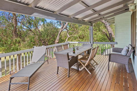 Tranquil Waters - Accommodation Guide 4
