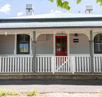 Red Door Cottage of Orange Heritage Home - Accommodation Asia