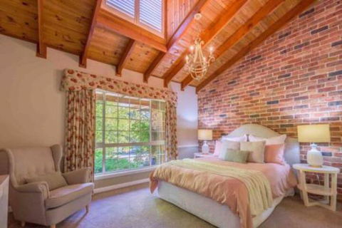 Luxurious Home On 5 Acres Close To CBD Sleeps 18 - Accommodation Asia 4
