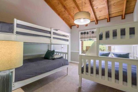 Luxurious Home On 5 Acres Close To CBD Sleeps 18 - Accommodation Asia 5