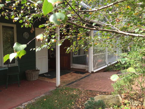 Lakeside Garden Chalet - Accommodation Guide 2