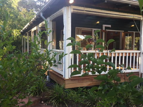 Lakeside Garden Chalet - Accommodation Guide 6