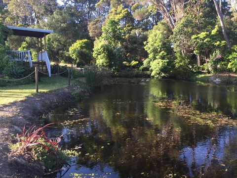 Lakeside Garden Chalet - Accommodation Guide 3
