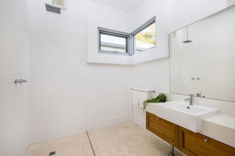 Cinque - Accommodation Guide 3