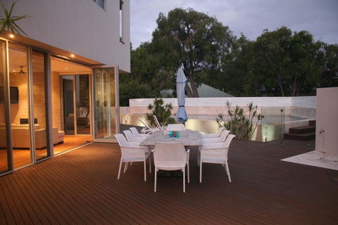 Cinque - Accommodation Guide 2