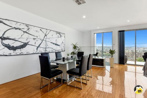 BENGALEE EXECUTIVE TOWNHOUSE MODERN & STYLISH - Accommodation Asia 4