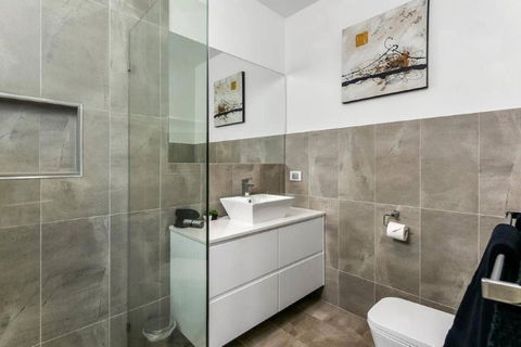 BENGALEE EXECUTIVE TOWNHOUSE MODERN & STYLISH - Accommodation Asia 1