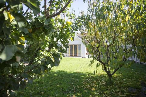 GALWAY COTTAGE - Accommodation Asia 4