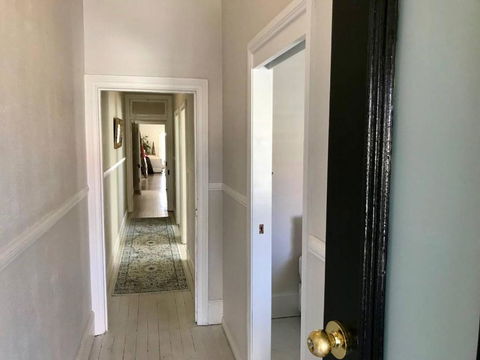 YSG The Edward Townhouse 153 Walk To Town - Accommodation Guide 1