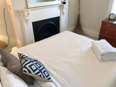 YSG The Edward Townhouse 153 Walk To Town - Accommodation Guide 3