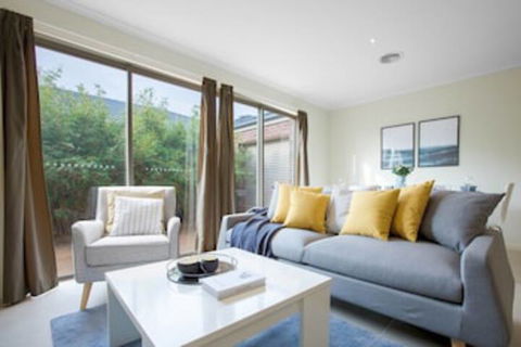 Spacious Lovely Home In Point Cook - Accommodation Asia 0